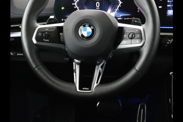 BMW X1 xDrive23i M-sport | Panoramadak | Head-up | Harman Kardon | Stuur/Stoelverwarming | 360 camera | Carplay | Memory | Climate control | Sfeerverlichting | Full LED | Leder / Alcantara