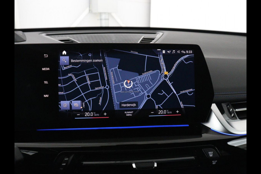 BMW X1 xDrive23i M-sport | Panoramadak | Head-up | Harman Kardon | Stuur/Stoelverwarming | 360 camera | Carplay | Memory | Climate control | Sfeerverlichting | Full LED | Leder / Alcantara
