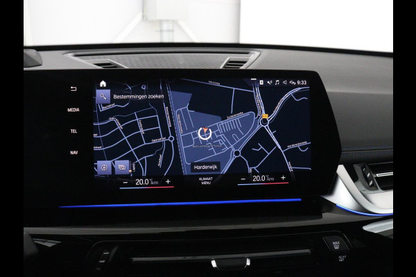 BMW X1 xDrive23i M-sport | Panoramadak | Head-up | Harman Kardon | Stuur/Stoelverwarming | 360 camera | Carplay | Memory | Climate control | Sfeerverlichting | Full LED | Leder / Alcantara