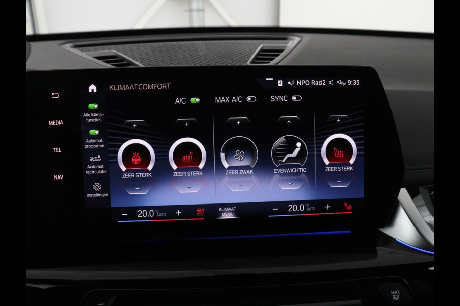 BMW X1 xDrive23i M-sport | Panoramadak | Head-up | Harman Kardon | Stuur/Stoelverwarming | 360 camera | Carplay | Memory | Climate control | Sfeerverlichting | Full LED | Leder / Alcantara