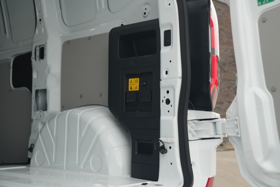 Ford E-Transit Custom 320 L1H1 Limited 71 kWh 218pk - 2x Schuifdeur - Trekhaak - Camera - Carplay - Rijklaar