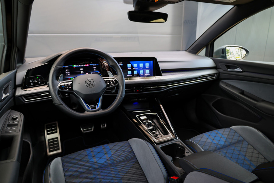 Volkswagen Golf 2.0 TSI R 4Motion | PANO | AKRAPOVIC | DODE HOEK | STUURVERW | IQ-LIGHT |