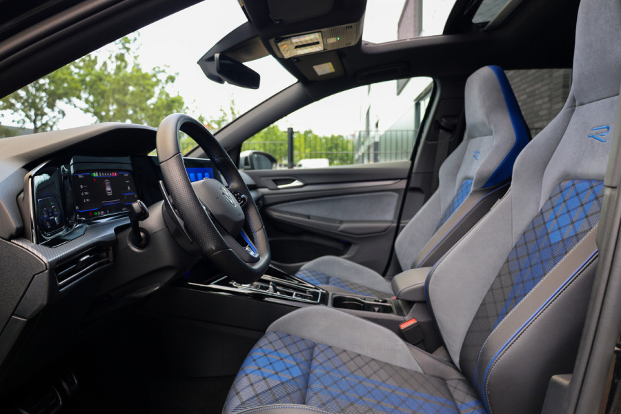 Volkswagen Golf 2.0 TSI R 4Motion | PANO | AKRAPOVIC | DODE HOEK | STUURVERW | IQ-LIGHT |