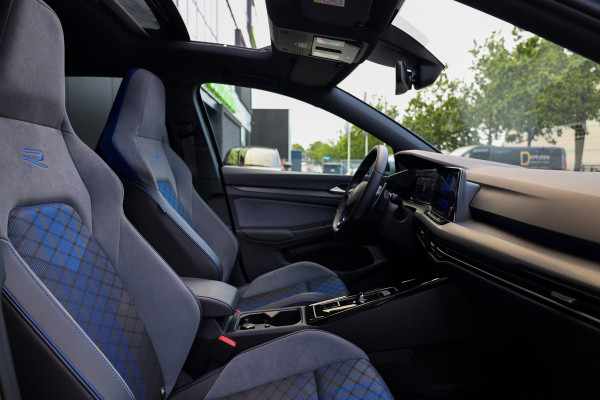 Volkswagen Golf 2.0 TSI R 4Motion | PANO | AKRAPOVIC | DODE HOEK | STUURVERW | IQ-LIGHT |