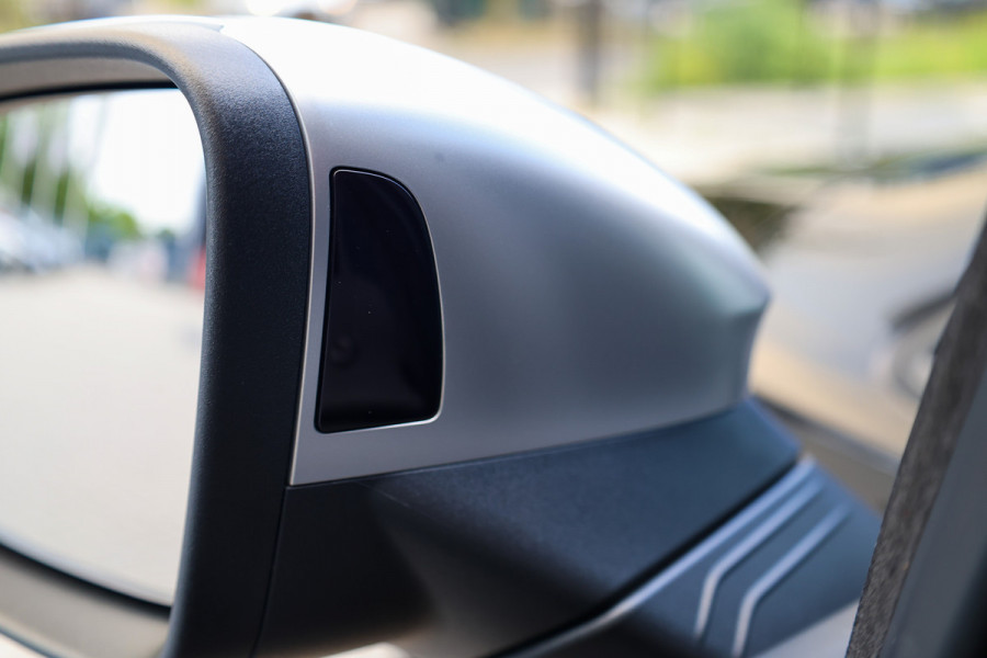 Volkswagen Golf 2.0 TSI R 4Motion | PANO | AKRAPOVIC | DODE HOEK | STUURVERW | IQ-LIGHT |
