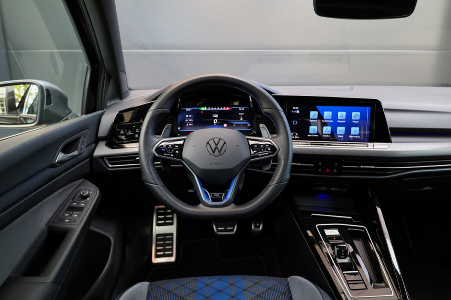 Volkswagen Golf 2.0 TSI R 4Motion | PANO | AKRAPOVIC | DODE HOEK | STUURVERW | IQ-LIGHT |