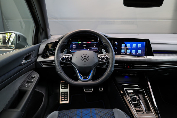 Volkswagen Golf 2.0 TSI R 4Motion | PANO | AKRAPOVIC | DODE HOEK | STUURVERW | IQ-LIGHT |