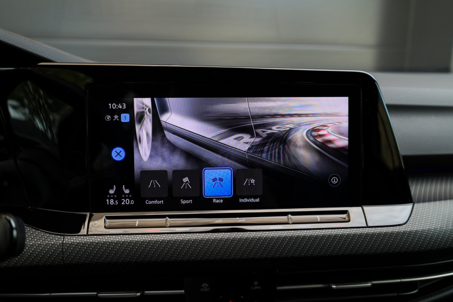 Volkswagen Golf 2.0 TSI R 4Motion | PANO | AKRAPOVIC | DODE HOEK | STUURVERW | IQ-LIGHT |