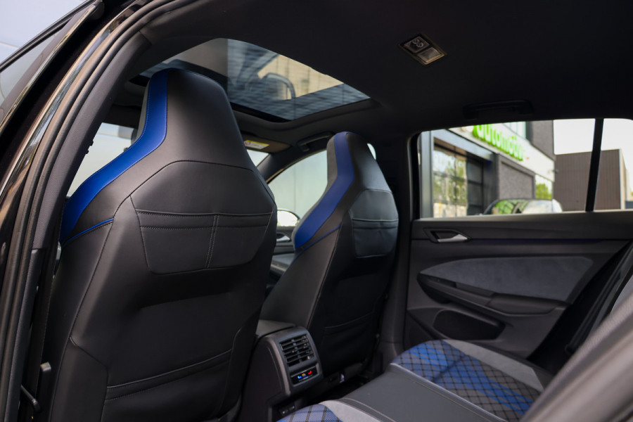 Volkswagen Golf 2.0 TSI R 4Motion | PANO | AKRAPOVIC | DODE HOEK | STUURVERW | IQ-LIGHT |