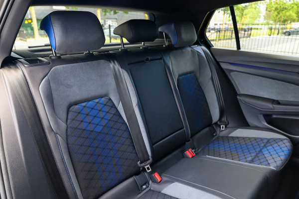 Volkswagen Golf 2.0 TSI R 4Motion | PANO | AKRAPOVIC | DODE HOEK | STUURVERW | IQ-LIGHT |