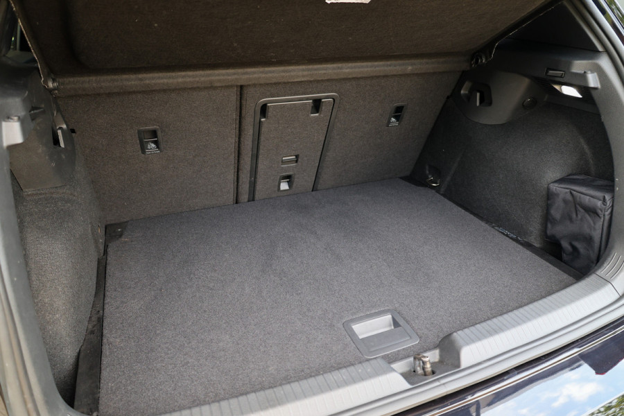 Volkswagen Golf 2.0 TSI R 4Motion | PANO | AKRAPOVIC | DODE HOEK | STUURVERW | IQ-LIGHT |