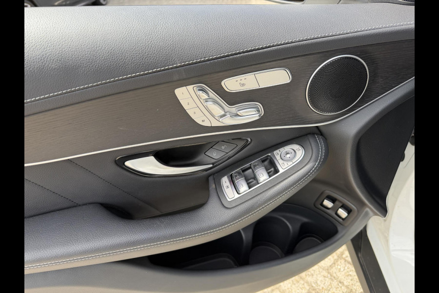 Mercedes-Benz GLC 300e 4MATIC AMG Line 19"/Luchtvering/Matrix LED/Keyless/Memory + stoelverwarming/Sfeerverlichting/Elektrische klep/Apple Carplay & Android Auto