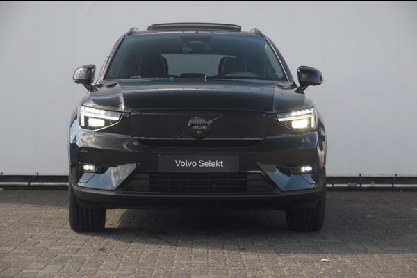 Volvo EX40 252PK Automaat Ext. Range Ultra Black Edition / Adaptieve koplampen / Panoramadak / 360 Camera / Apple carplay / Android auto / Elektrisch bedienbare voorstoelen / Pilot assist / Adaptive cruise control / Harman kardon audio / Stoelverwarming voor / Warmtepomp