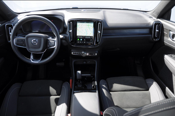 Volvo EX40 252PK Automaat Ext. Range Ultra Black Edition / Adaptieve koplampen / Panoramadak / 360 Camera / Apple carplay / Android auto / Elektrisch bedienbare voorstoelen / Pilot assist / Adaptive cruise control / Harman kardon audio / Stoelverwarming voor / Warmtepomp