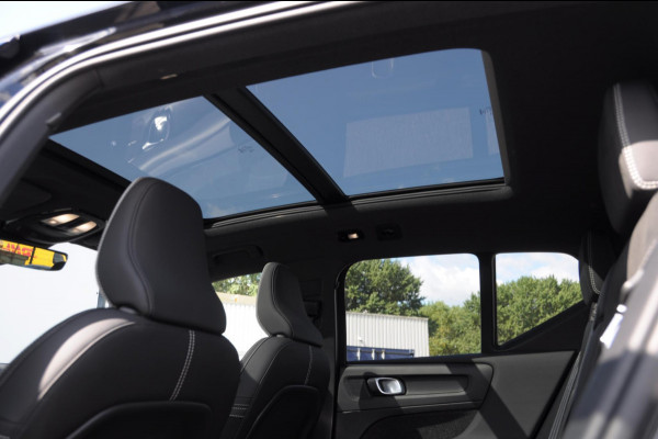Volvo EX40 252PK Automaat Ext. Range Ultra Black Edition / Adaptieve koplampen / Panoramadak / 360 Camera / Apple carplay / Android auto / Elektrisch bedienbare voorstoelen / Pilot assist / Adaptive cruise control / Harman kardon audio / Stoelverwarming voor / Warmtepomp