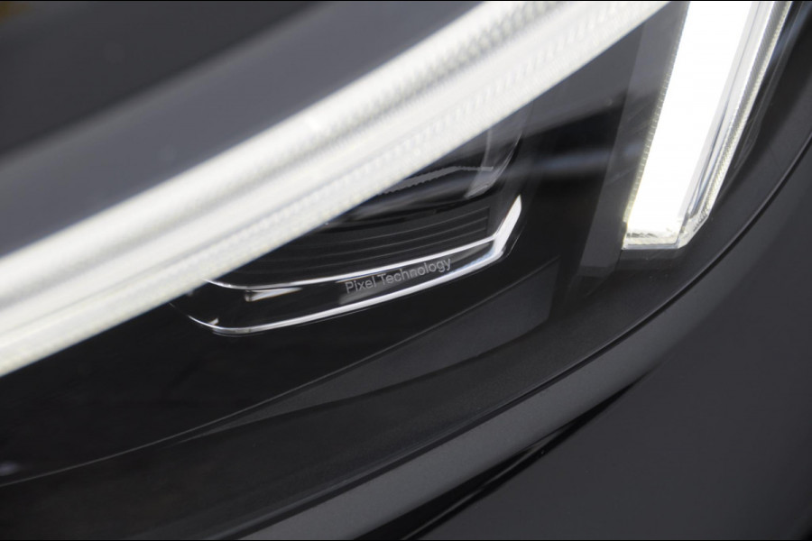 Volvo EX40 252PK Automaat Ext. Range Ultra Black Edition / Adaptieve koplampen / Panoramadak / 360 Camera / Apple carplay / Android auto / Elektrisch bedienbare voorstoelen / Pilot assist / Adaptive cruise control / Harman kardon audio / Stoelverwarming voor / Warmtepomp