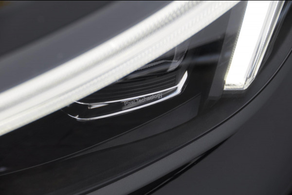 Volvo EX40 252PK Automaat Ext. Range Ultra Black Edition / Adaptieve koplampen / Panoramadak / 360 Camera / Apple carplay / Android auto / Elektrisch bedienbare voorstoelen / Pilot assist / Adaptive cruise control / Harman kardon audio / Stoelverwarming voor / Warmtepomp