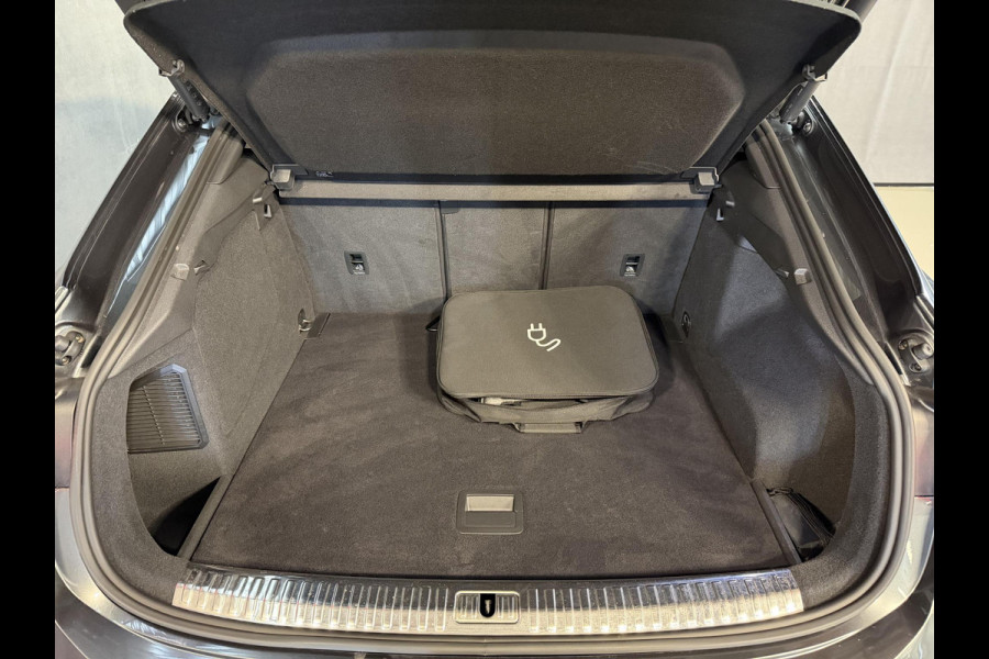 Audi Q3 Sportback 45 TFSI e S Edition 20"/B&O/Panoramadak/Leder/Matrix LED/Dodehoek/Adaptieve cruise/Sfeerverlichting/Camera/Elektrische klep