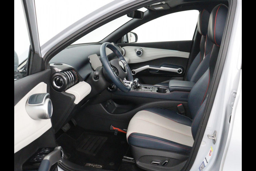 BYD ATTO 3 Comfort 60 kWh | Warmtepomp | 92.5% SOH | 3-Fase | Panoramadak | Adaptive cruise | 360 camera | DAB+ | Carplay | Dodehoek detectie | Leder