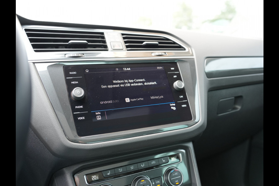 Volkswagen Tiguan 1.5 TSI ACT Comfortline Business | Panorama dak | Adaptive Cruise | Stoelverwarming
