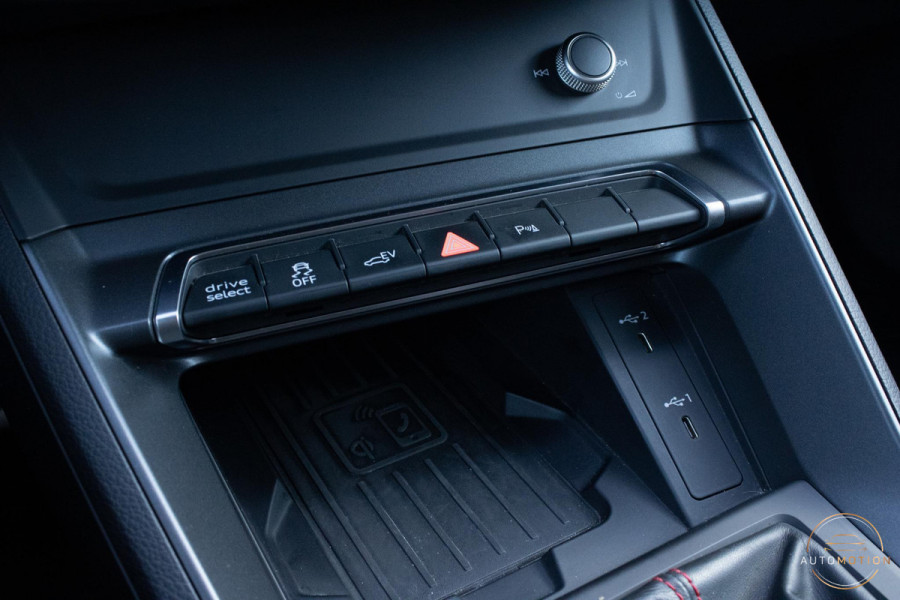 Audi Q3 Sportback 45 TFSIe S line B&O Camera Sfeerverlichting Trekhaak Rode Stiksels