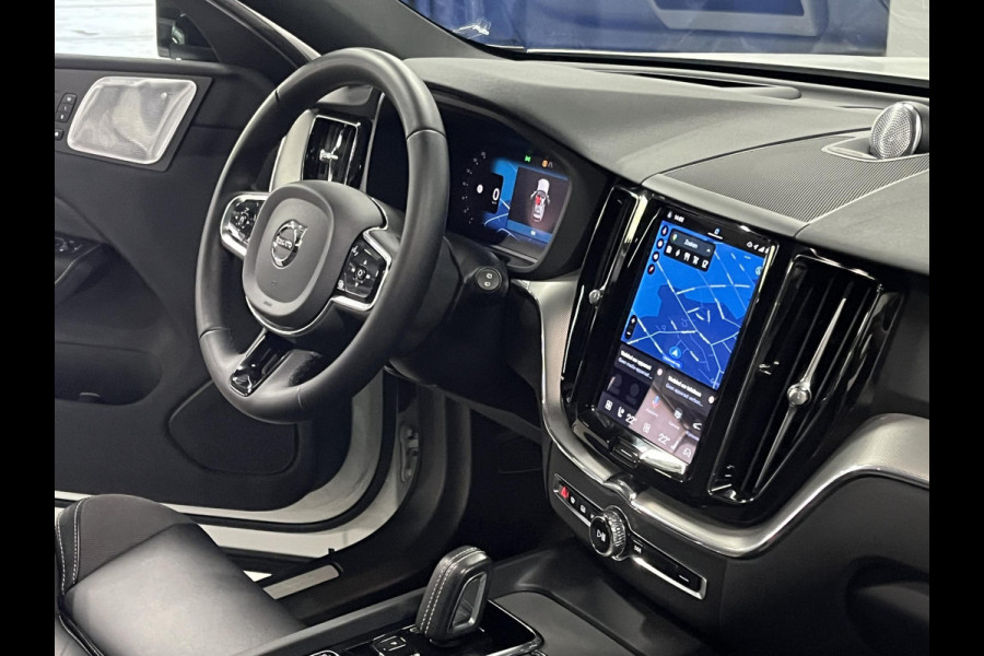 Volvo XC60 2.0 T6 Plug-in hybrid AWD Ultimate Dark Trekhaak | Bowers & Wilkins | Adapt. cruise | Open dak | 360 camera | Head-up | Stoel-/stuurverwarming | Memory