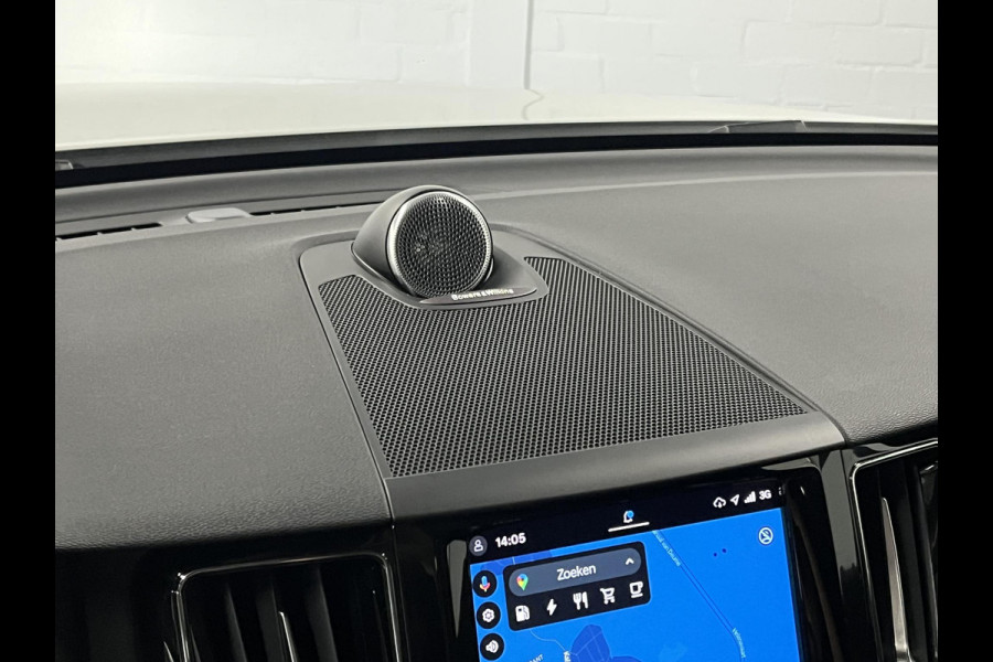 Volvo XC60 2.0 T6 Plug-in hybrid AWD Ultimate Dark Trekhaak | Bowers & Wilkins | Adapt. cruise | Open dak | 360 camera | Head-up | Stoel-/stuurverwarming | Memory