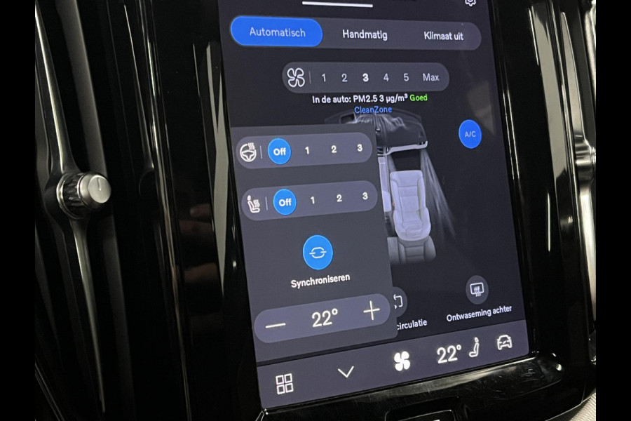 Volvo XC60 2.0 T6 Plug-in hybrid AWD Ultimate Dark Trekhaak | Bowers & Wilkins | Adapt. cruise | Open dak | 360 camera | Head-up | Stoel-/stuurverwarming | Memory