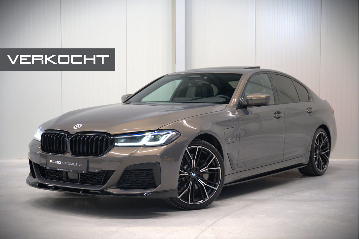 BMW 5 Serie 520e Business Edition Plus M Sport | M Performance | Alvitgrau | Panoramadak | Laser | Stoelverwarming | Stuurverwarming | Camera | Adaptive Cruise Control | Apple Carplay | Navigatie | Elektrische Stoelen | SOH 89%