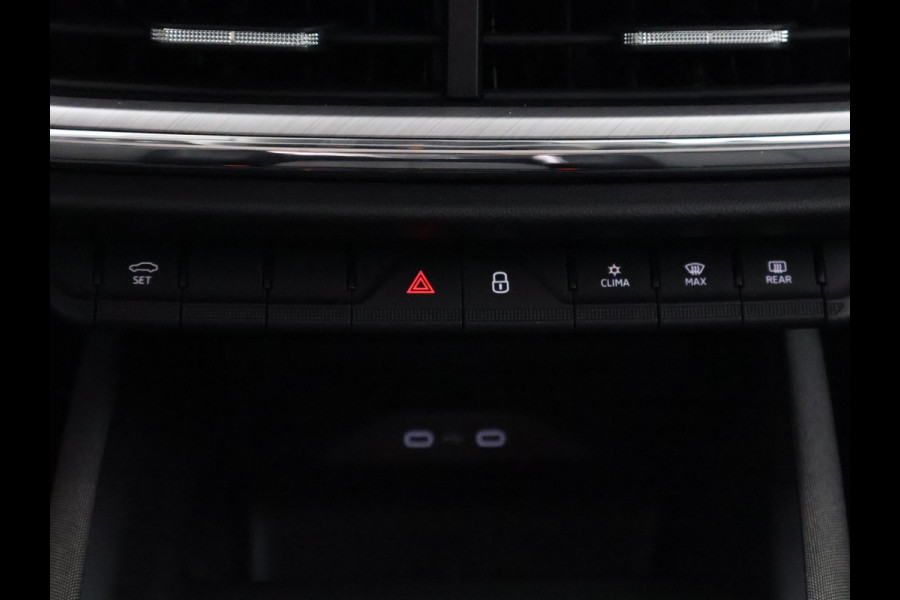 Škoda ENYAQ iV 60 Two-Tone 400 km actieradius! | Navigatie | Parkeersensoren | Privacy Glass |