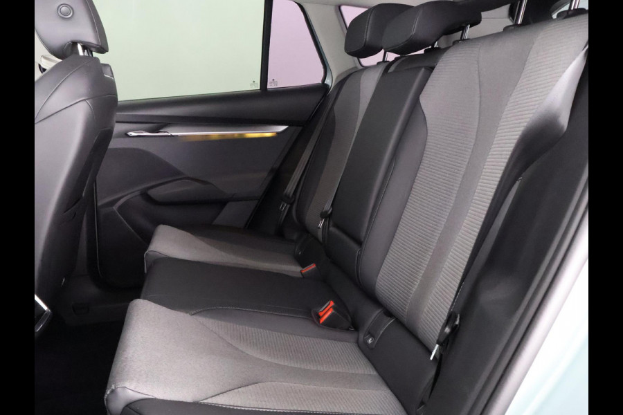Škoda ENYAQ iV 60 Two-Tone 400 km actieradius! | Navigatie | Parkeersensoren | Privacy Glass |