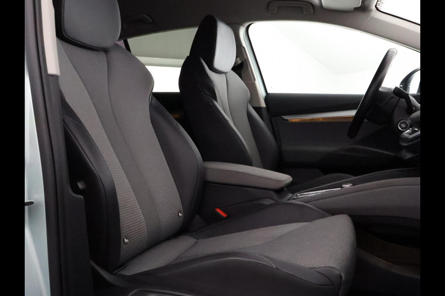 Škoda ENYAQ iV 60 Two-Tone 400 km actieradius! | Navigatie | Parkeersensoren | Privacy Glass |