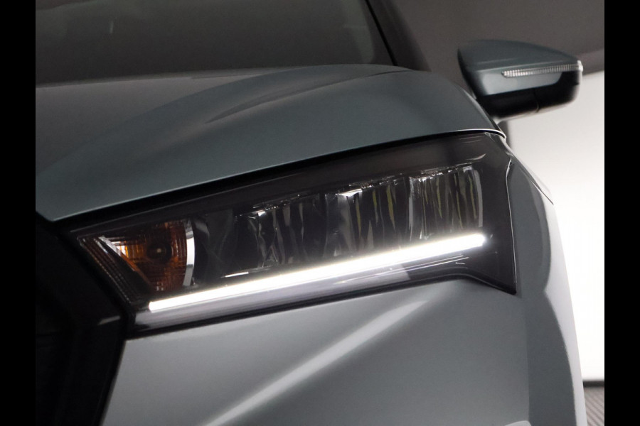 Škoda ENYAQ iV 60 Two-Tone 400 km actieradius! | Navigatie | Parkeersensoren | Privacy Glass |