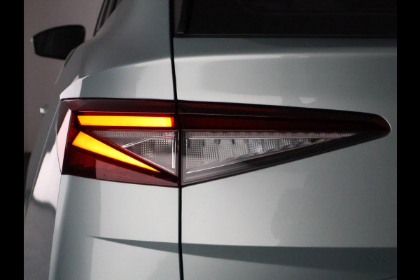 Škoda ENYAQ iV 60 Two-Tone 400 km actieradius! | Navigatie | Parkeersensoren | Privacy Glass |