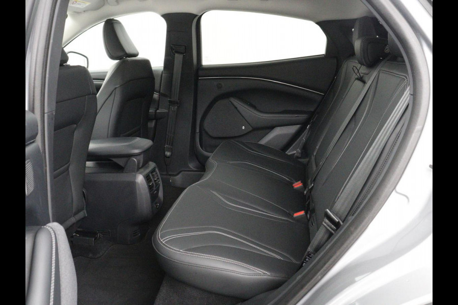 Ford Mustang Mach-E Extended RWD 98 kWh | SOH 93,5% | Panoramadak | Trekhaak | 360 Camera | Adaptive cruise control | DAB radio | Stoel & stuurverwarming | Carplay | Bang & Olufsen | Climate control | Keyless | Navigatie