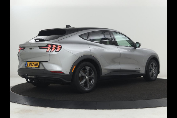 Ford Mustang Mach-E Extended RWD 98 kWh | SOH 93,5% | Panoramadak | Trekhaak | 360 Camera | Adaptive cruise control | DAB radio | Stoel & stuurverwarming | Carplay | Bang & Olufsen | Climate control | Keyless | Navigatie