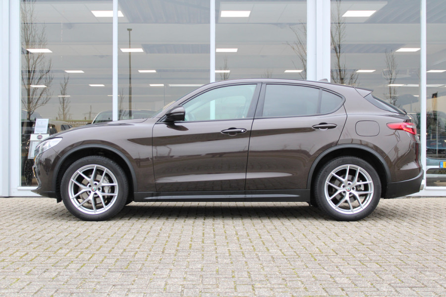Alfa Romeo Stelvio 2.0 T AWD Super | Navigatie | Afneembare Trekhaak | 20" Lichtmetalen Velgen | Achteruitrijcamera