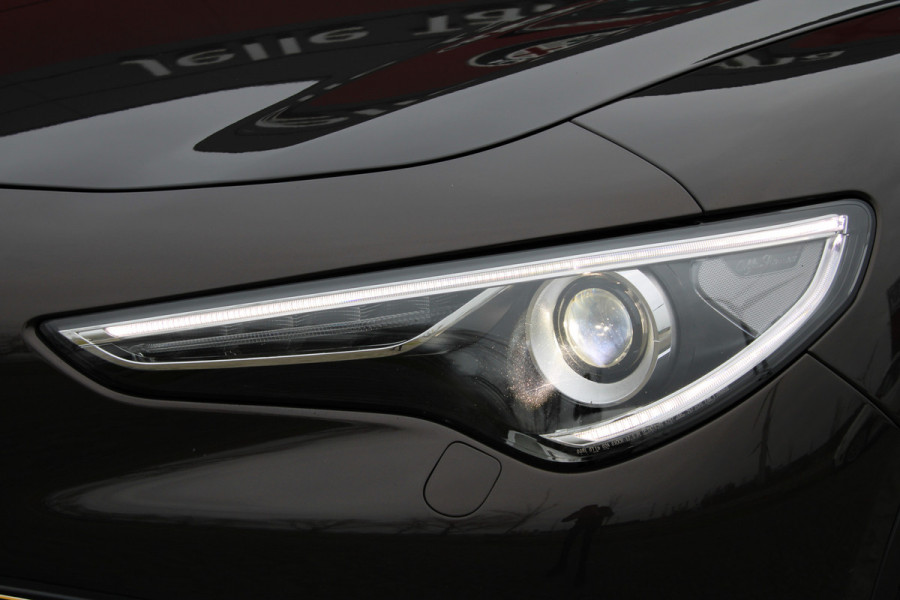 Alfa Romeo Stelvio 2.0 T AWD Super | Navigatie | Afneembare Trekhaak | 20" Lichtmetalen Velgen | Achteruitrijcamera