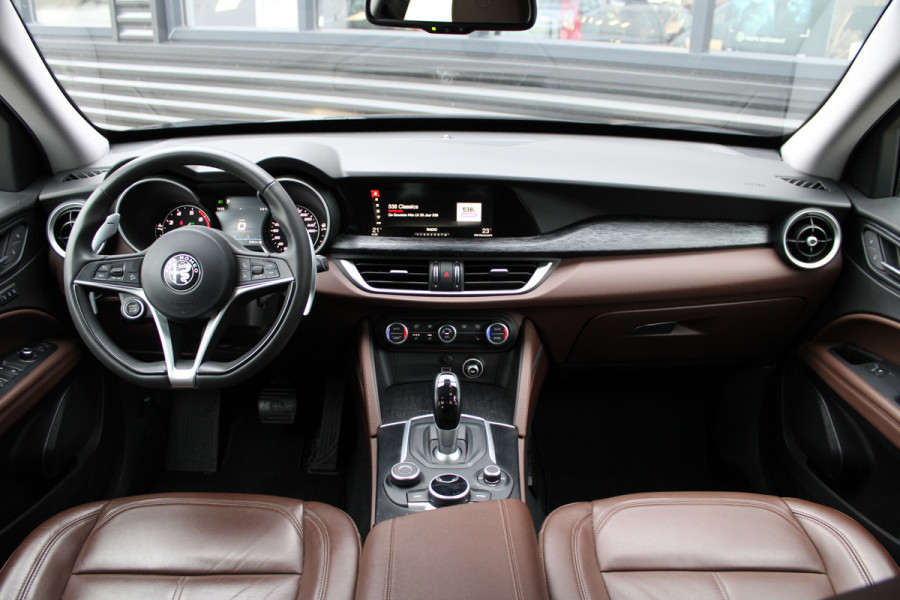 Alfa Romeo Stelvio 2.0 T AWD Super | Navigatie | Afneembare Trekhaak | 20" Lichtmetalen Velgen | Achteruitrijcamera
