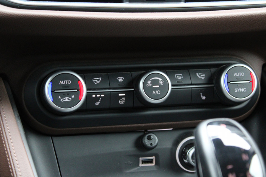 Alfa Romeo Stelvio 2.0 T AWD Super | Navigatie | Afneembare Trekhaak | 20" Lichtmetalen Velgen | Achteruitrijcamera