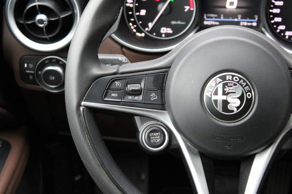 Alfa Romeo Stelvio 2.0 T AWD Super | Navigatie | Afneembare Trekhaak | 20" Lichtmetalen Velgen | Achteruitrijcamera