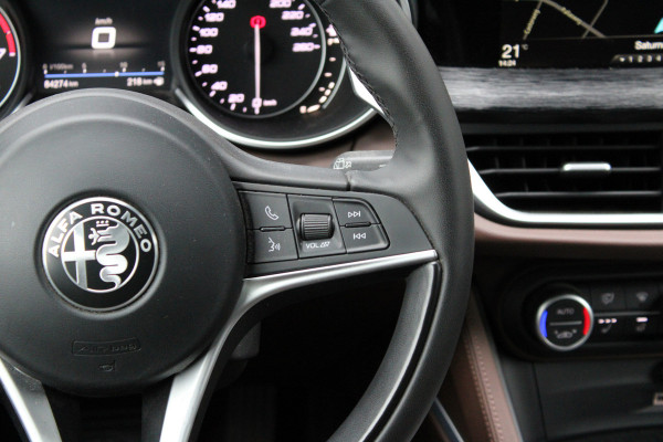 Alfa Romeo Stelvio 2.0 T AWD Super | Navigatie | Afneembare Trekhaak | 20" Lichtmetalen Velgen | Achteruitrijcamera