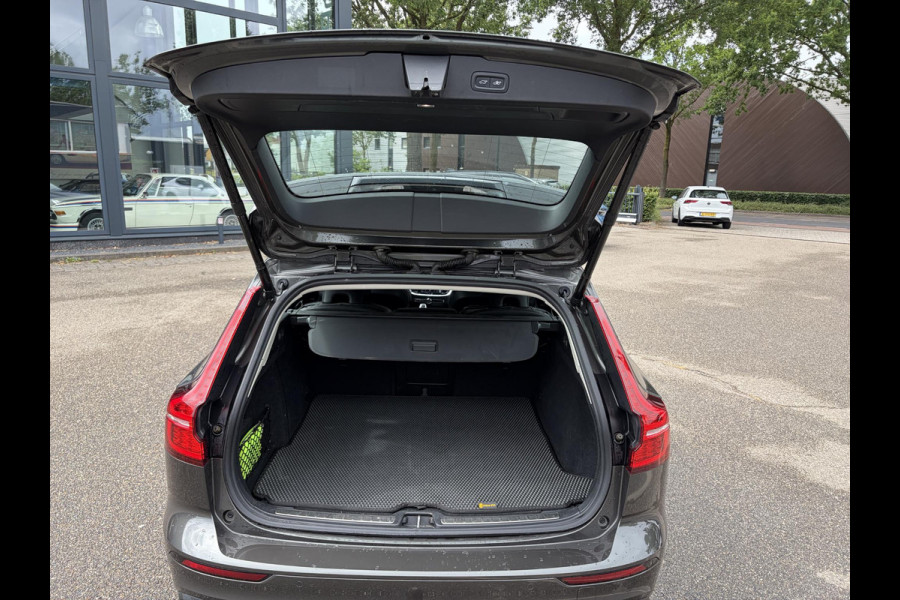 Volvo V60 2.0 B3 Inscription VAN: 28.900,- VOOR: 26.877,- UW WKVOORDEEL: 2.023,- euro ELEK. TREKHAAK | ELEK. STOELEN | ADAPT. CRUISE CONTROL | 12 MND BOVAG GARANTIE | STOEL + STUURVERWARMING | ELEK. ACHTERKLEP |
