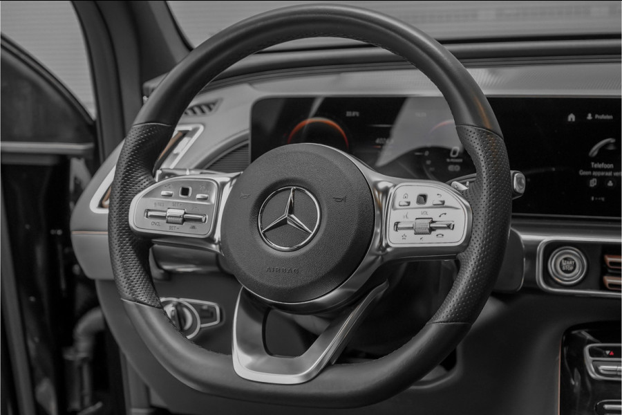 Mercedes-Benz EQC 400 4MATIC AMG Line 80 kWh Distronic Schuifdak Trekhaak