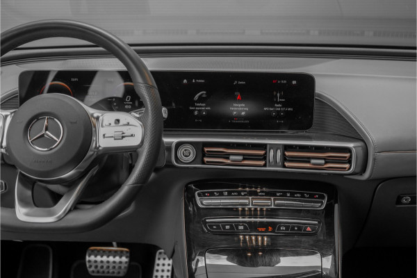 Mercedes-Benz EQC 400 4MATIC AMG Line 80 kWh Distronic Schuifdak Trekhaak