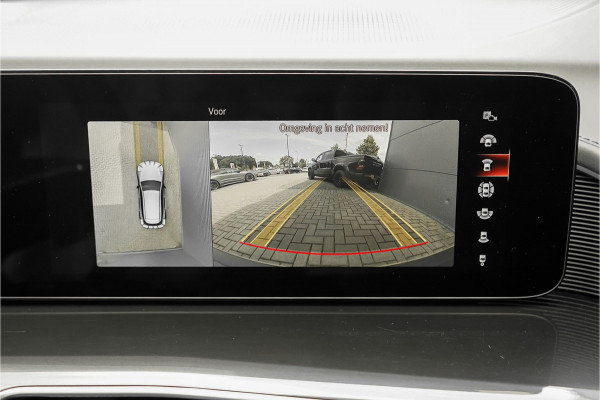 Mercedes-Benz EQC 400 4MATIC AMG Line 80 kWh Distronic Schuifdak Trekhaak