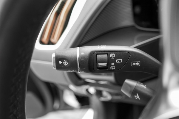 Mercedes-Benz EQC 400 4MATIC AMG Line 80 kWh Distronic Schuifdak Trekhaak