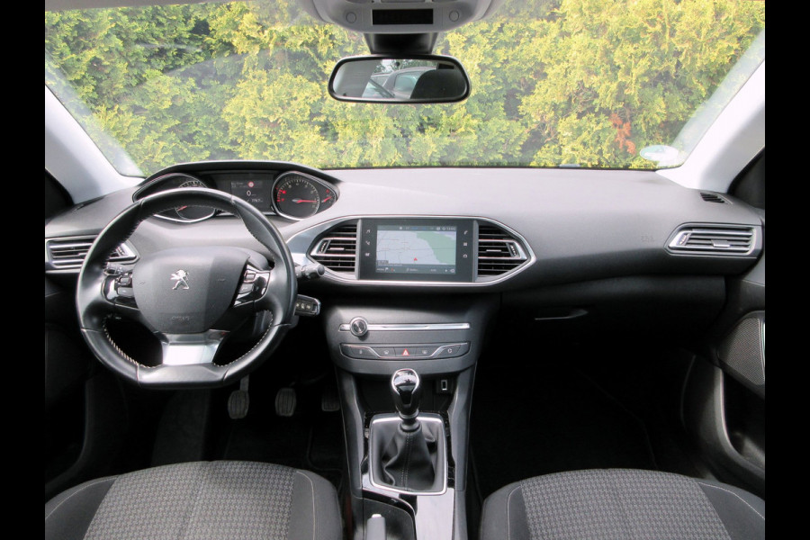 Peugeot 308 SW 1.2 PureTech Executive * Navi * Pano.dak *
