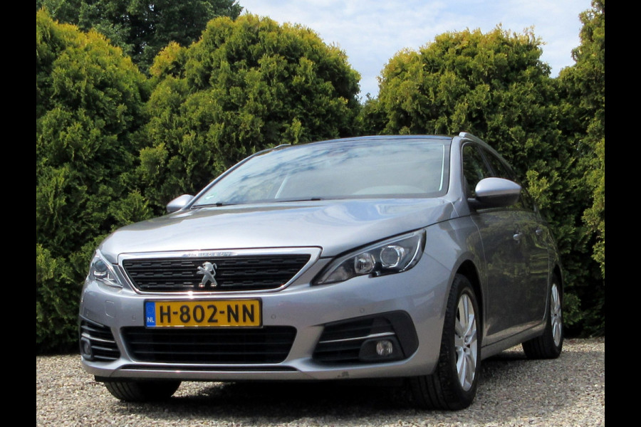 Peugeot 308 SW 1.2 PureTech Executive * Navi * Pano.dak *