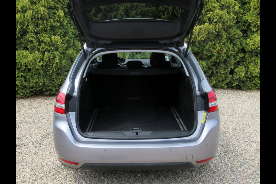 Peugeot 308 SW 1.2 PureTech Executive * Navi * Pano.dak *